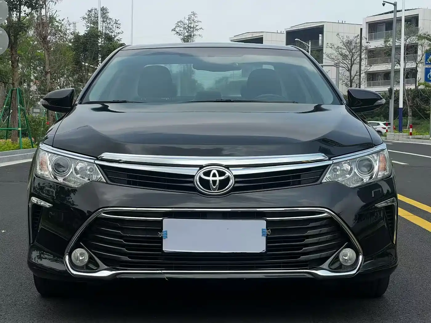 Toyota Camry 2016 2.5G 10th Anniversary Luxury Navigation Edition фото 2