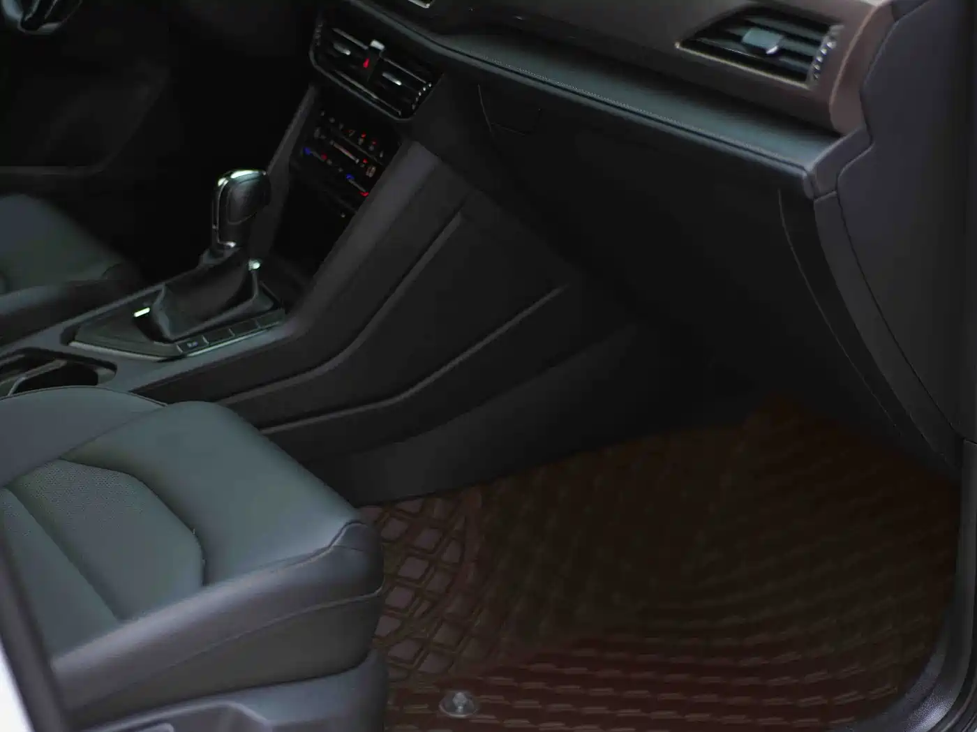 Volkswagen Tharu 2022 280TSI FWD Luxury Edition фото 22