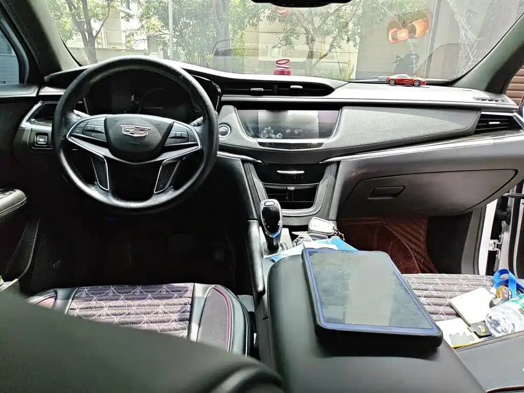 Фото 10 - Cadillac XT5