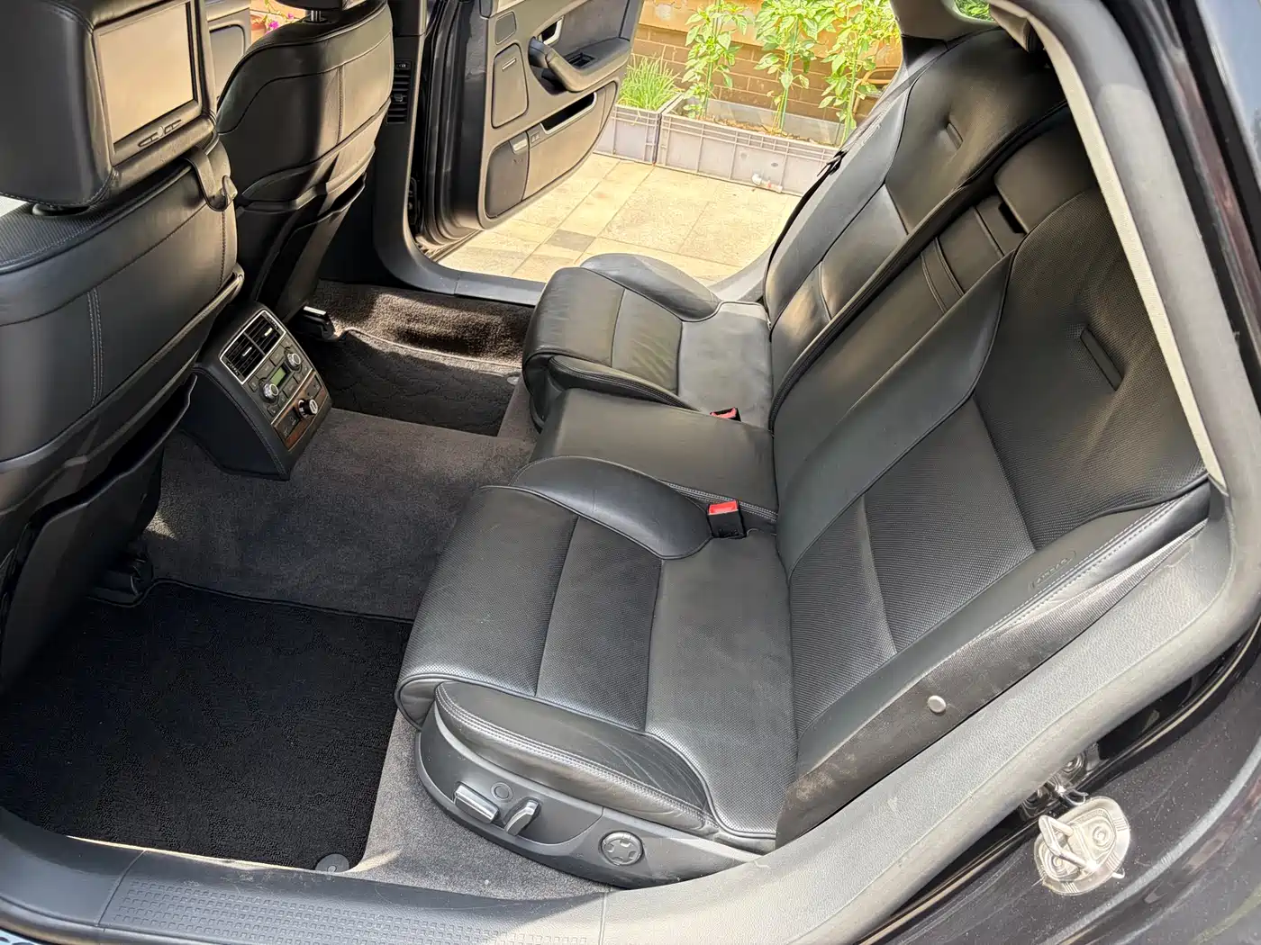 Audi A8 2009 Audi A8L 4.2 FSI quattro Premium фото 6