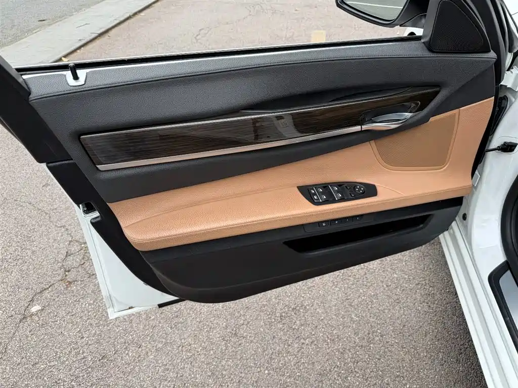 BMW 7 Series 2014 730Li Premium фото 6