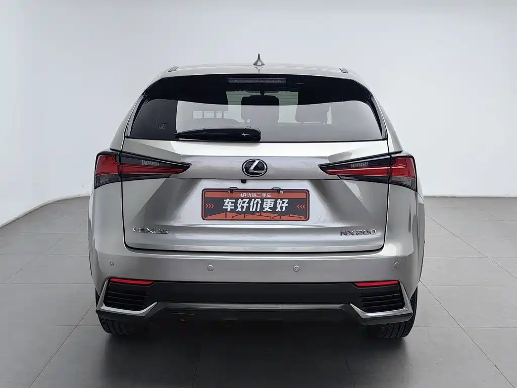 Фото 4 - Lexus NX