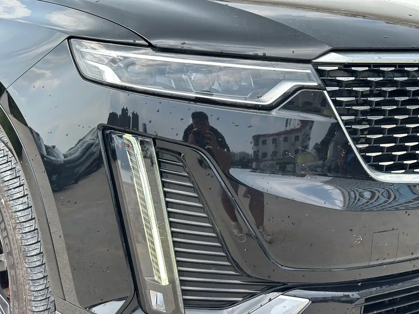 Photo 4 - Cadillac XT6