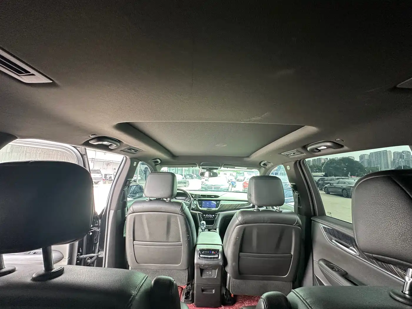 Photo 17 - Cadillac XT6