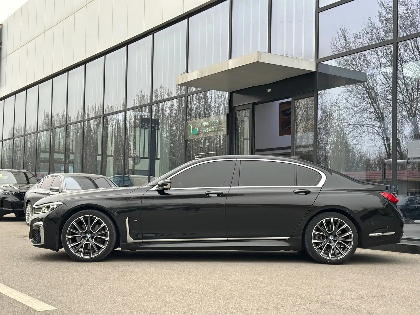 BMW 7 Series 2019 Facelift 740Li Leading M Sport Package фото 2