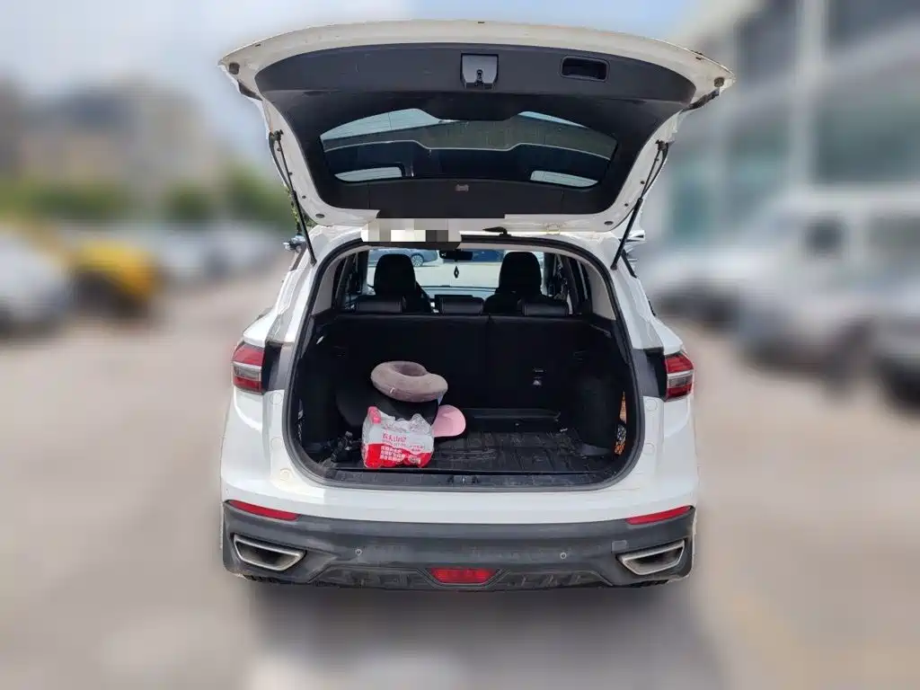 Фото 10 - Geely Coolray