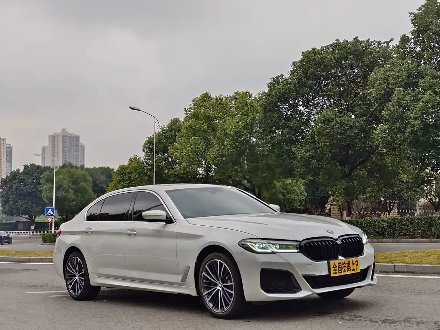 Photo 3 - BMW 5 Series