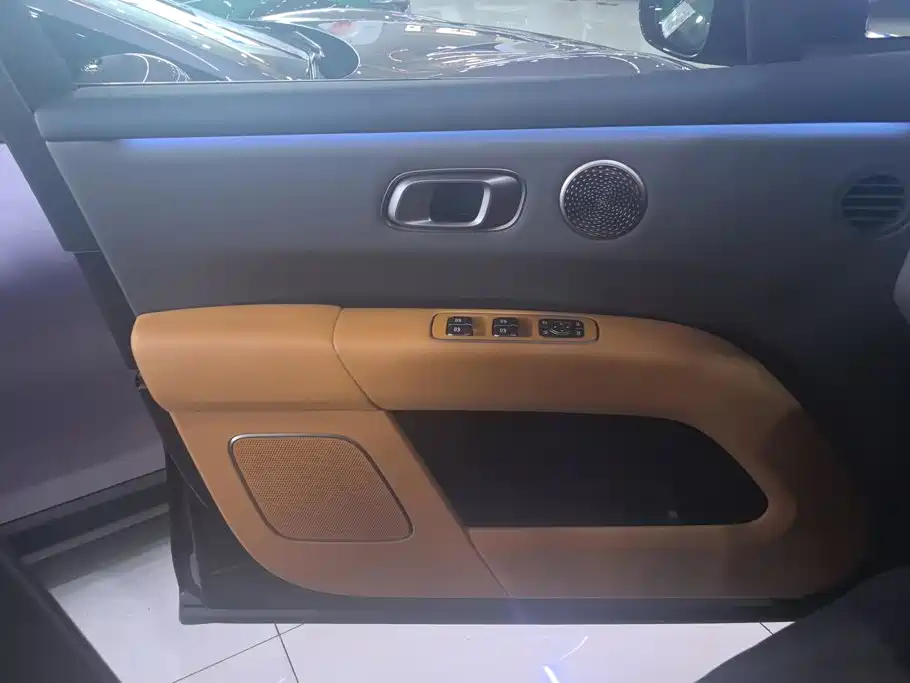 Li Auto i6 2026 2025 4WD Base Model