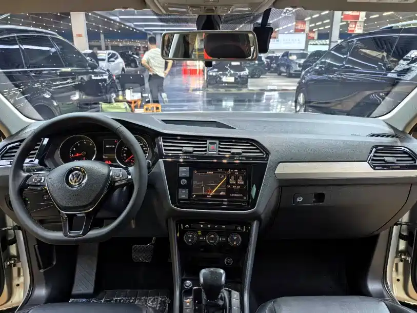 Volkswagen Tiguan L 2019 330TSI Automatic 2WD Panorama Comfort Edition China VI фото 8