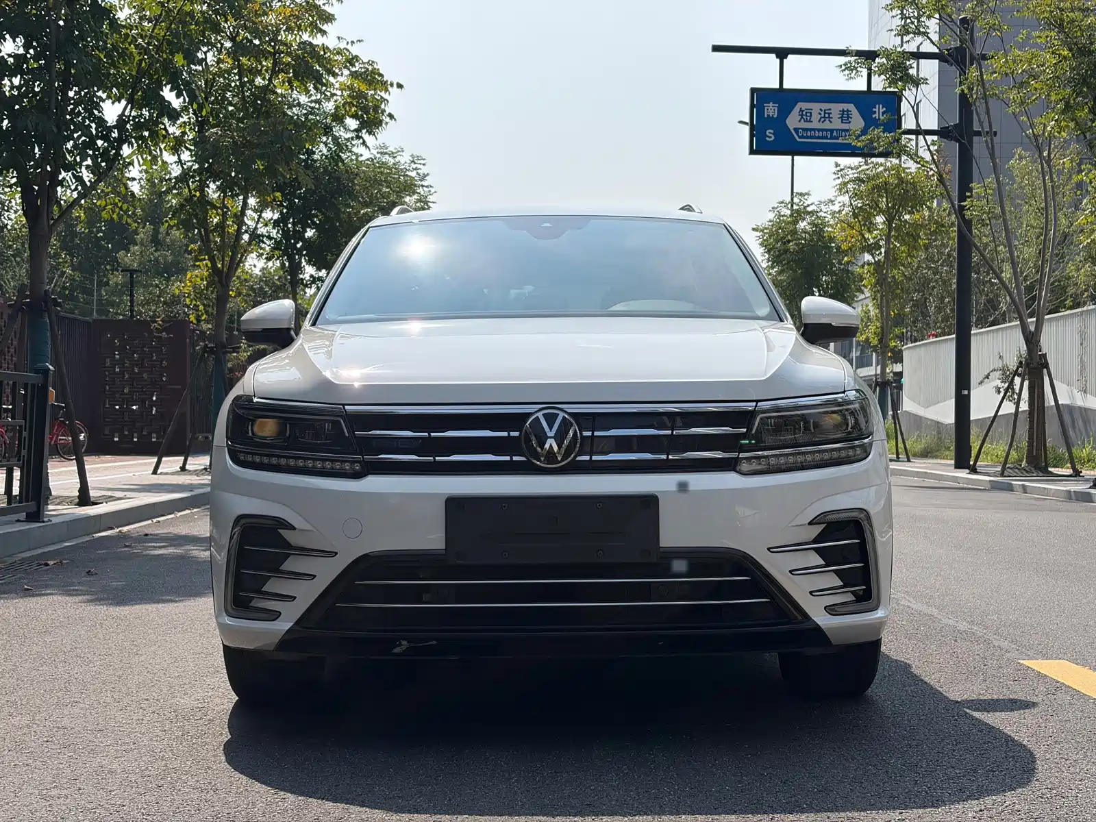 Фото 2 - Volkswagen Tiguan L PHEV