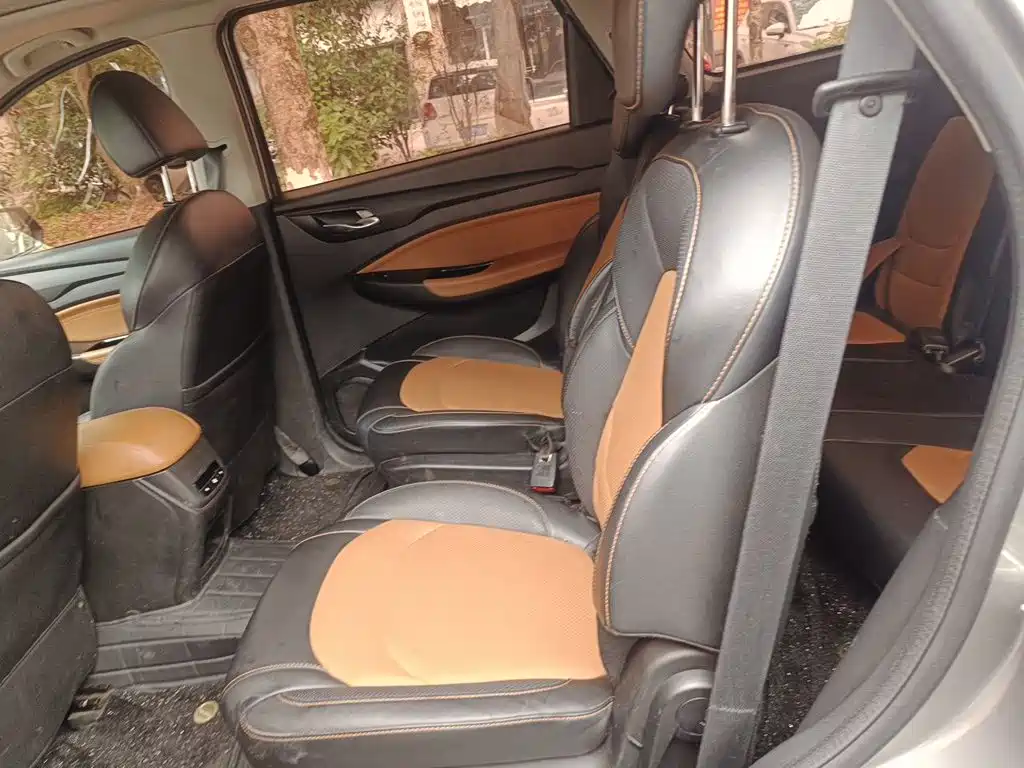 صورة 13 - Wuling Motors Wuling Hongguang S3