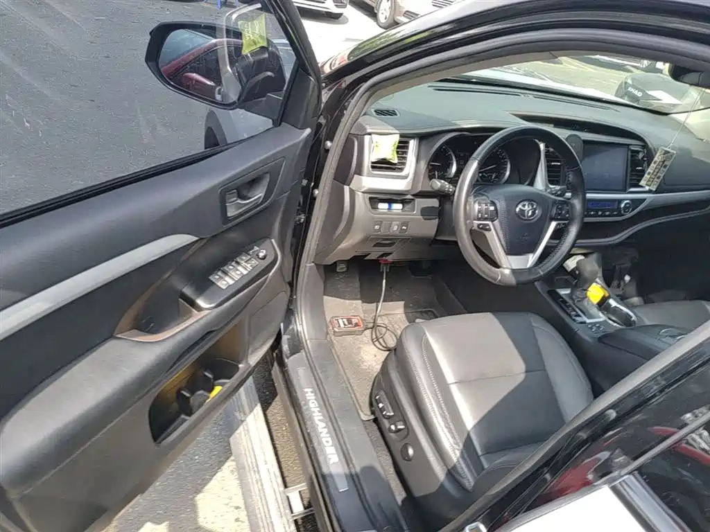 Toyota Highlander 2021 2.0T FWD Luxury 7-Seater фото 16
