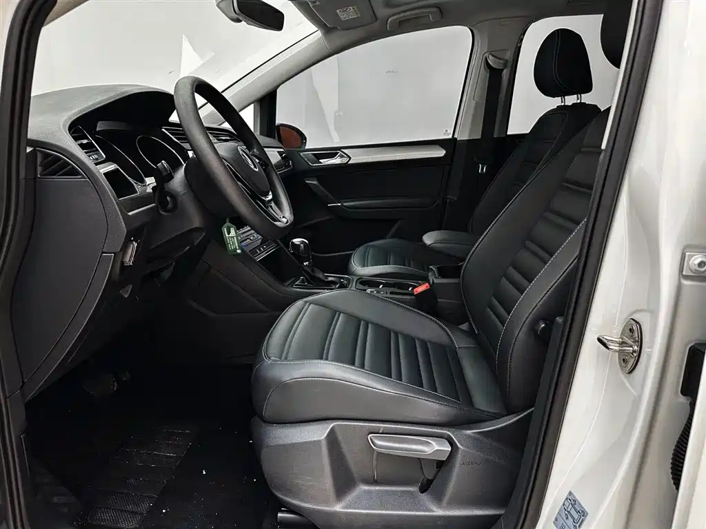 Volkswagen Touran 2021 Touran L 280TSI DSG Comfort Edition 7-seater фото 19