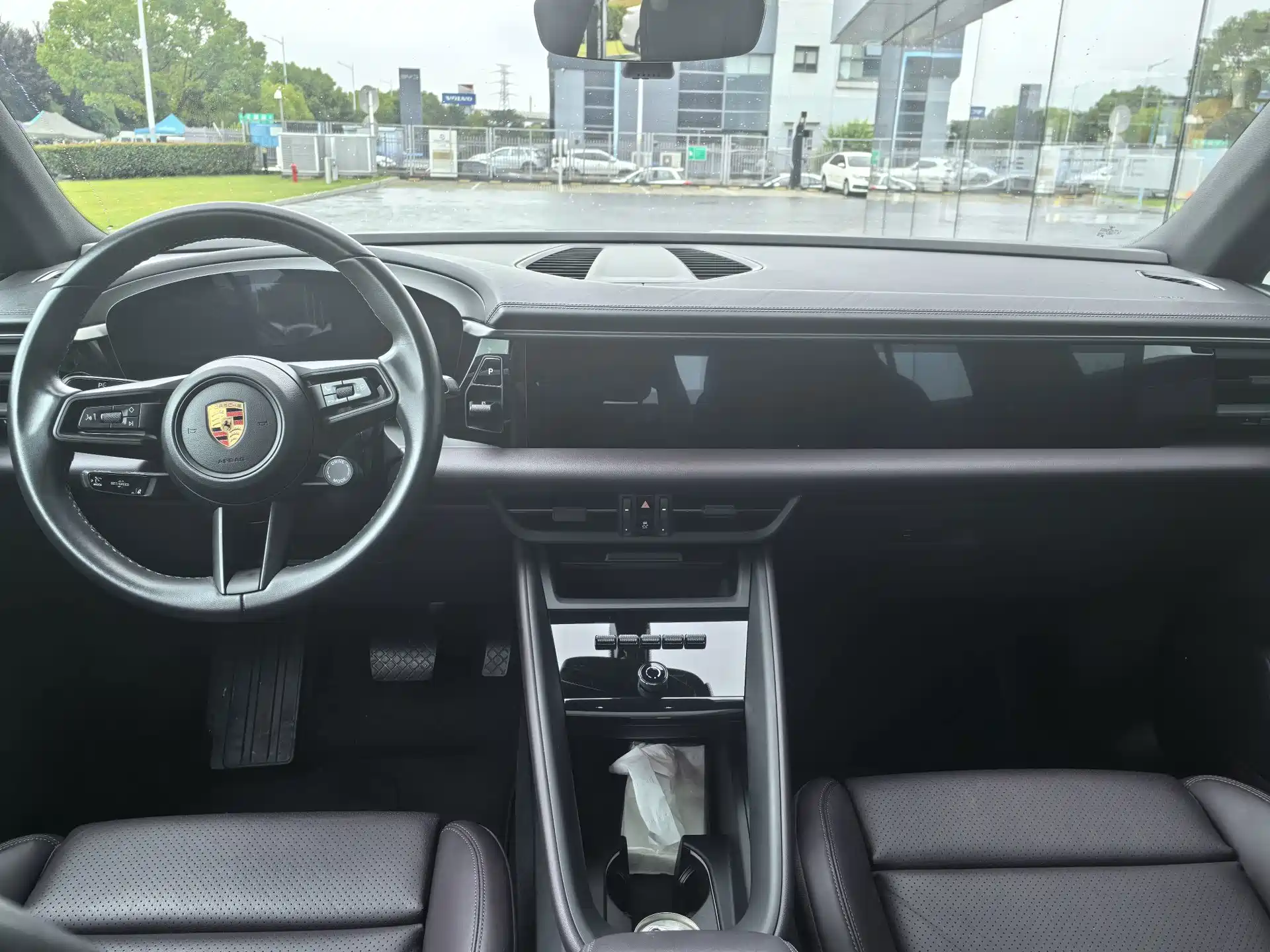 Фото 8 - Porsche Macan EV