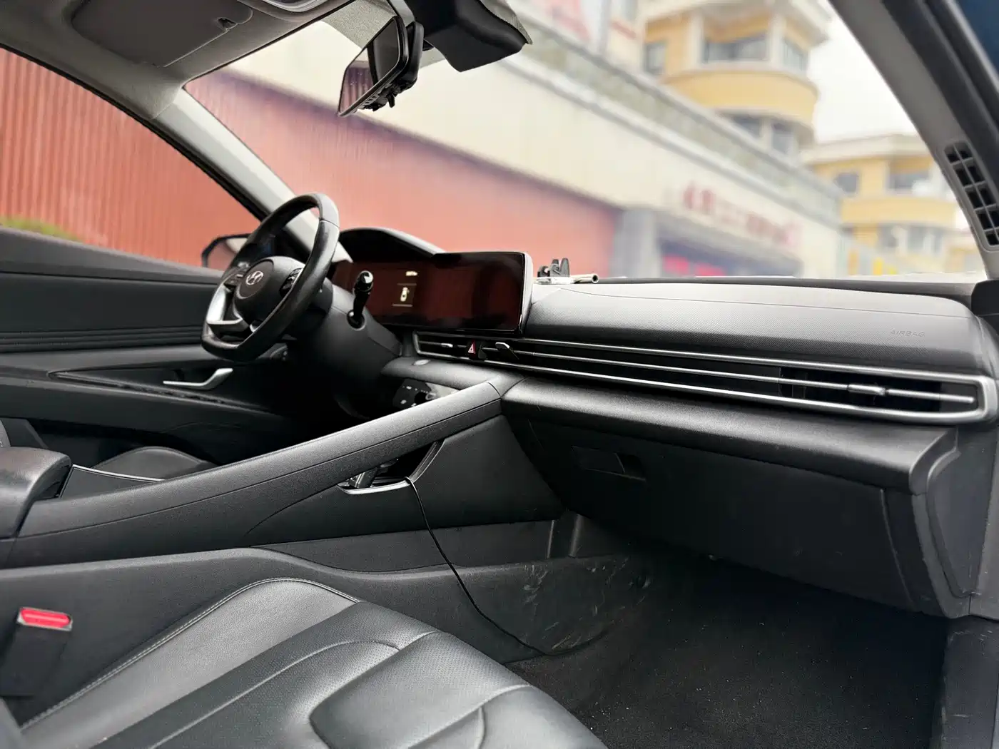Hyundai Elantra 2021 1.5L CVT LUX Premium Edition фото 9