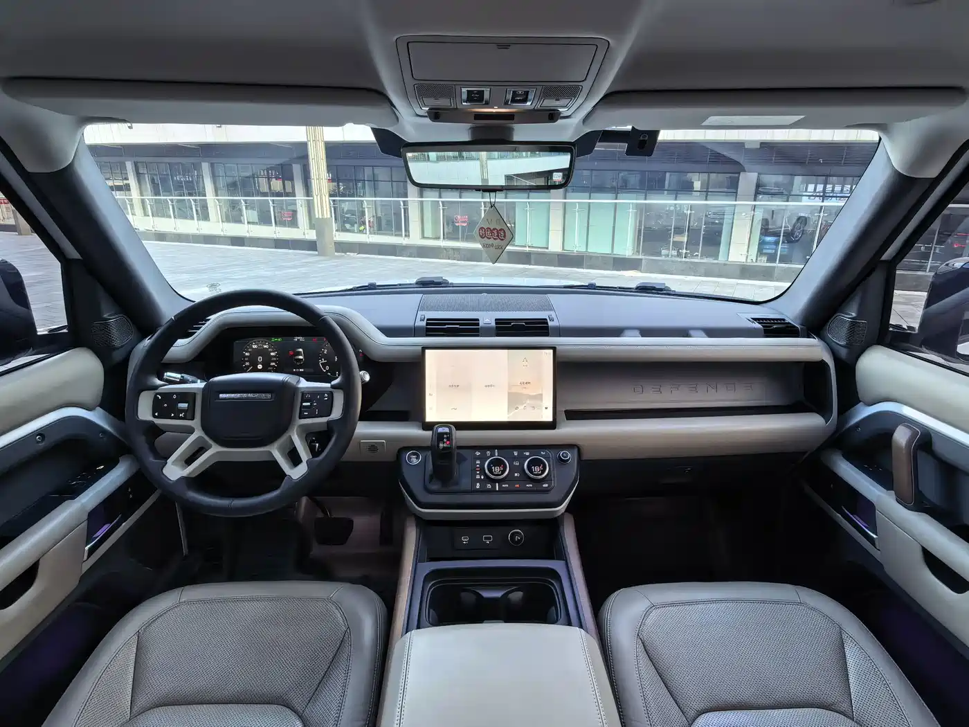 Photo 10 - Land Rover Defender