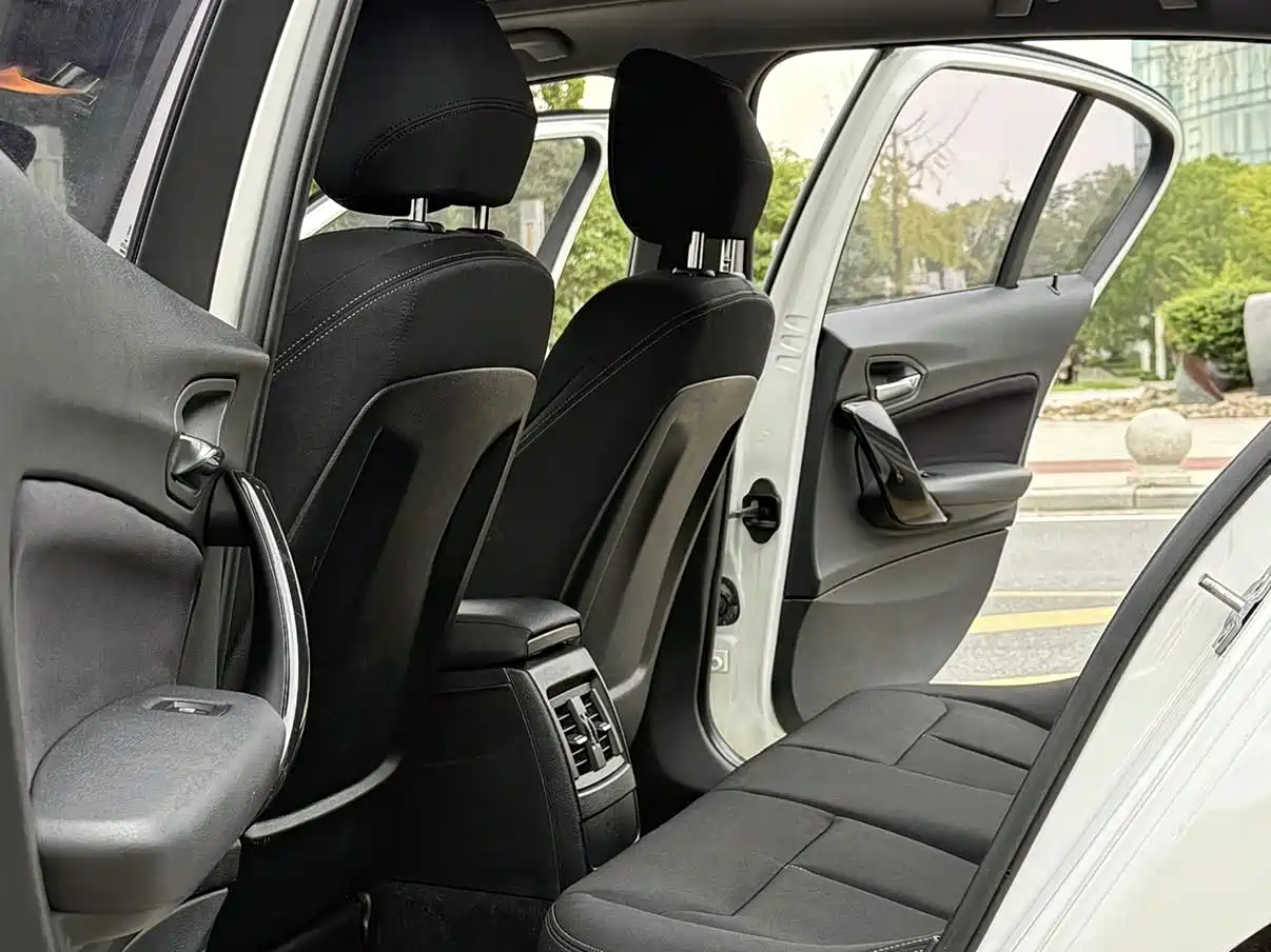 Фото 8 - BMW 1 Series (Import)