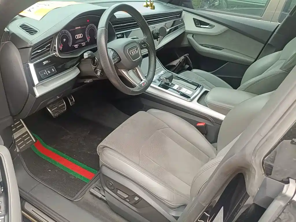 Photo 15 - Audi Q8