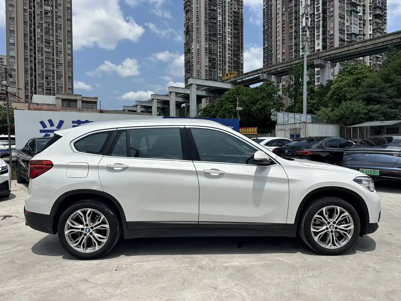 BMW X1 2019 sDrive20Li Leading Model фото 6