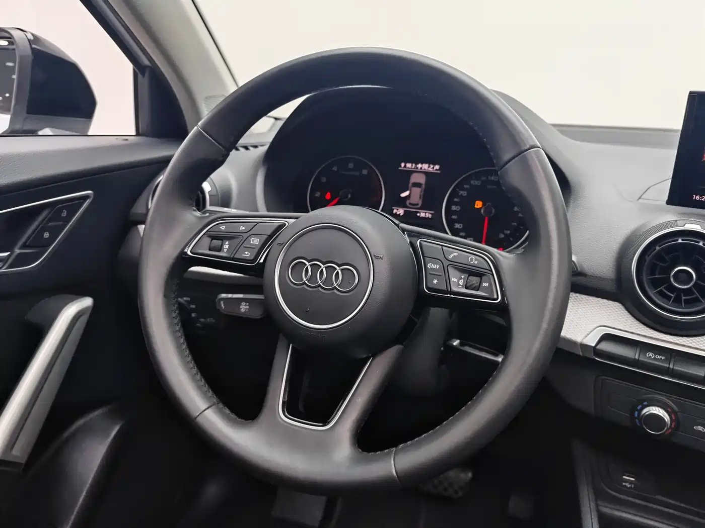 Audi Q2L 2020 35 TFSI Progressive Dynamic Model фото 16