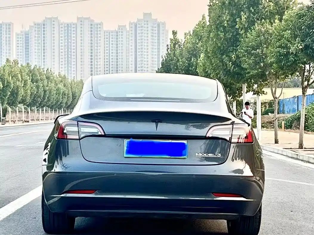 Photo 4 - Tesla Model 3