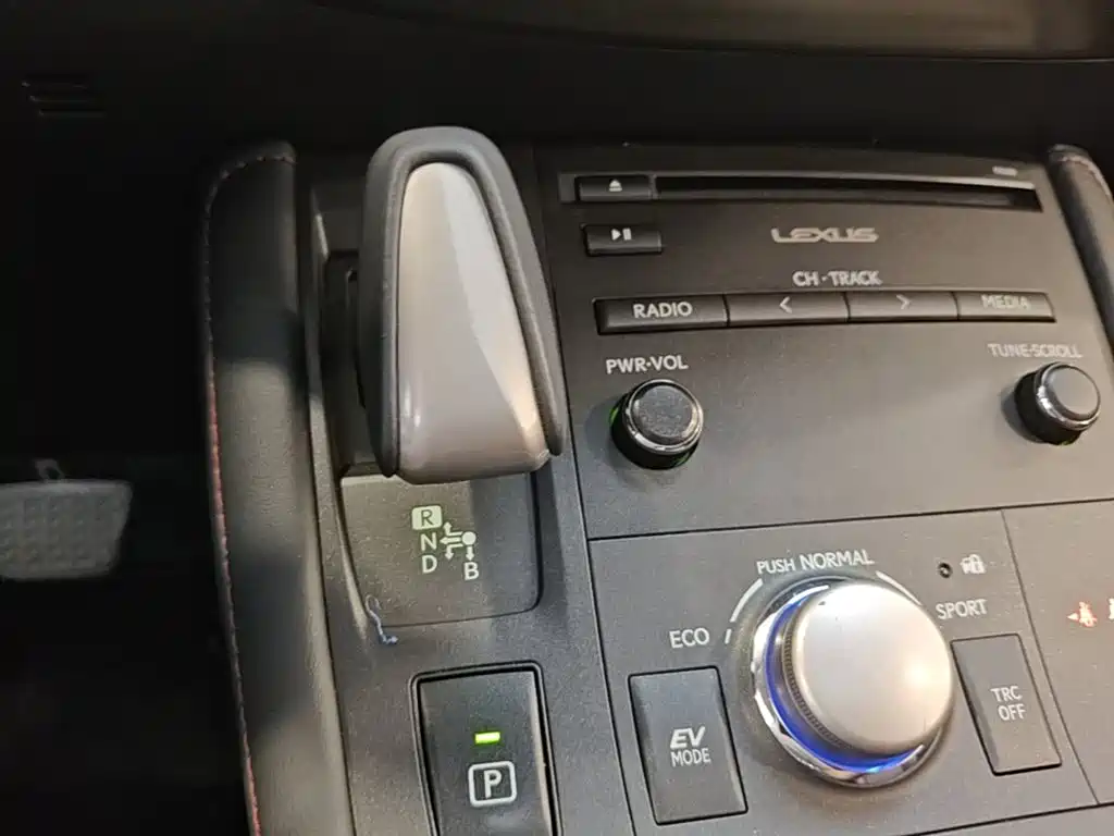 Фото 19 - Lexus CT