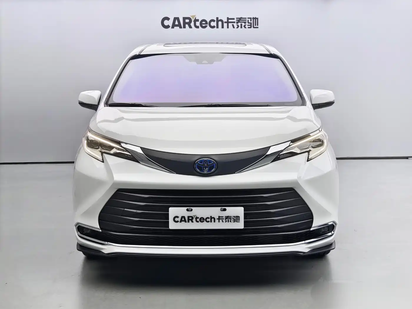 Toyota Sienna 2023 2.5L Hybrid Comfort Edition фото 2