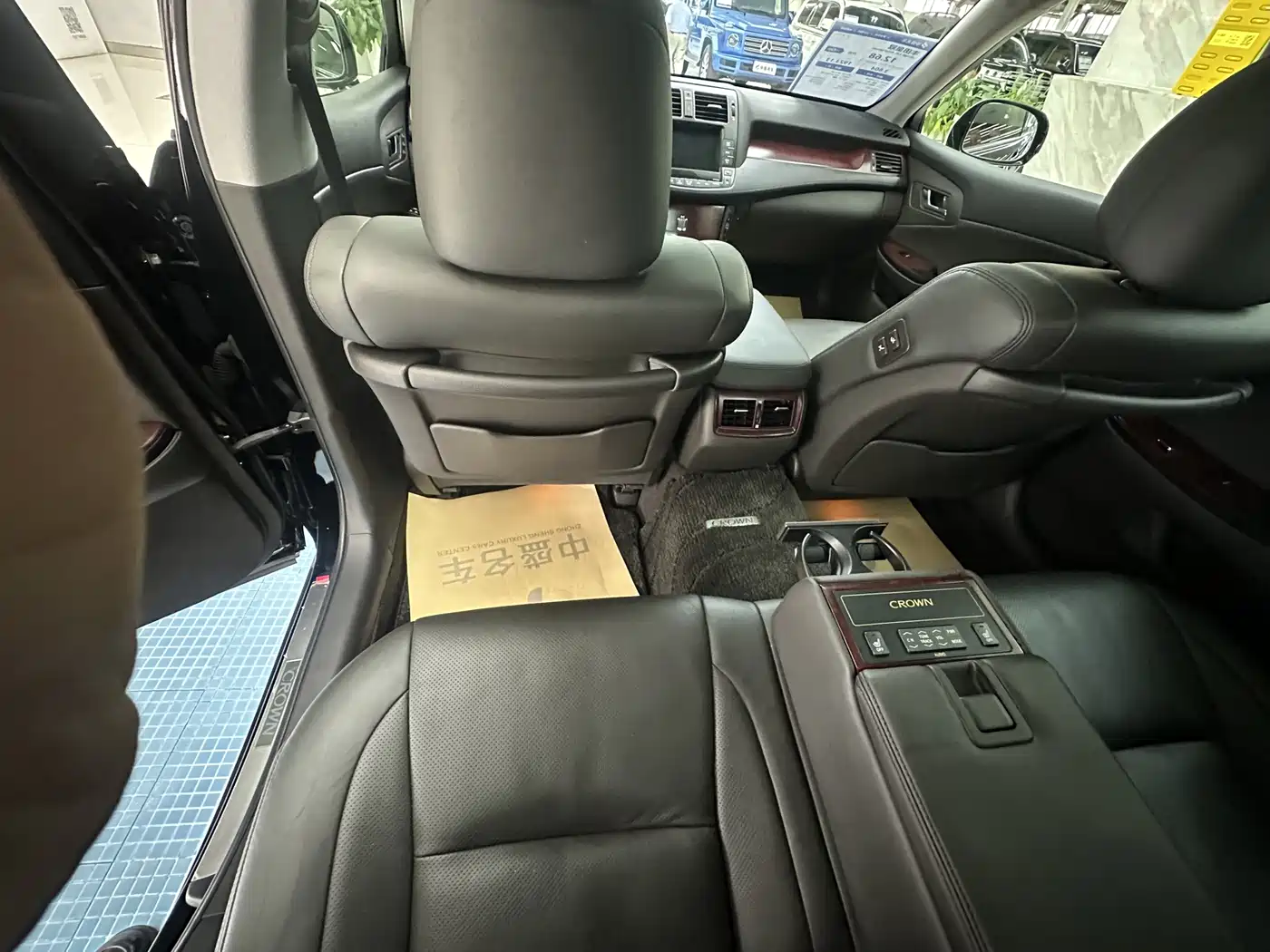Toyota Crown 2010 3.0L Royal Saloon фото 35