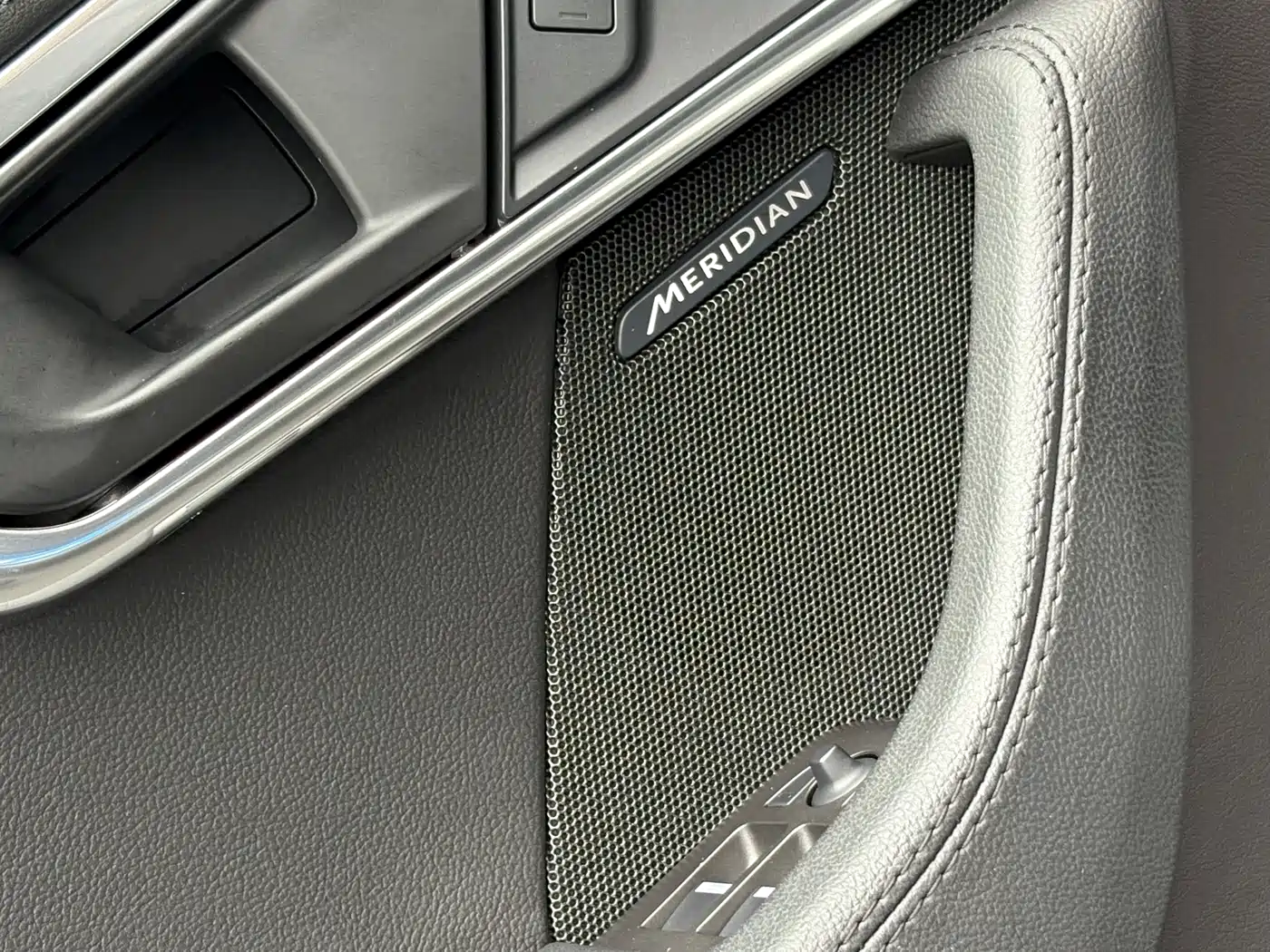 Jaguar F-TYPE 2019 3.0 SC Convertible фото 16
