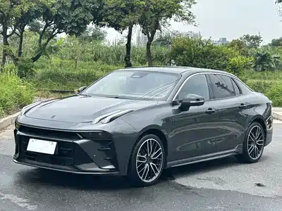 Lynk & Co 03
