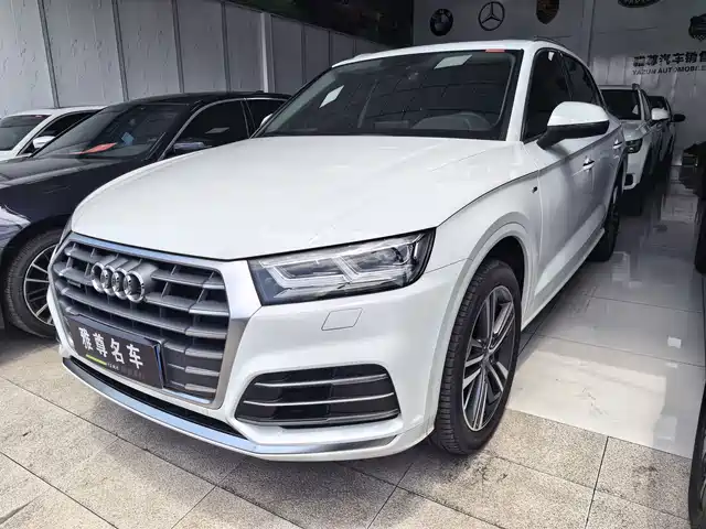 Audi Q5L 40 TFSI, Стиль Драйв