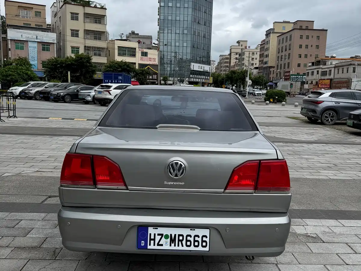 Volkswagen Jetta 2010 1.6L Avant-garde фото 5