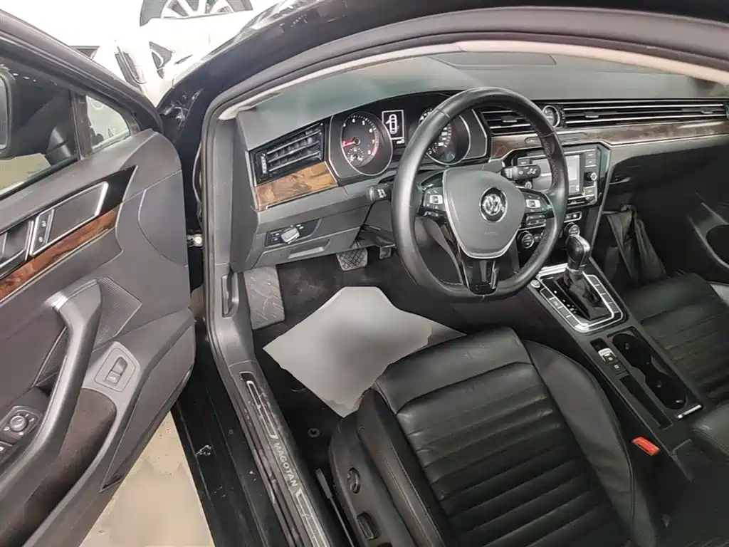 Volkswagen Magotan 2018 Facelift 330TSI DSG Luxury фото 16