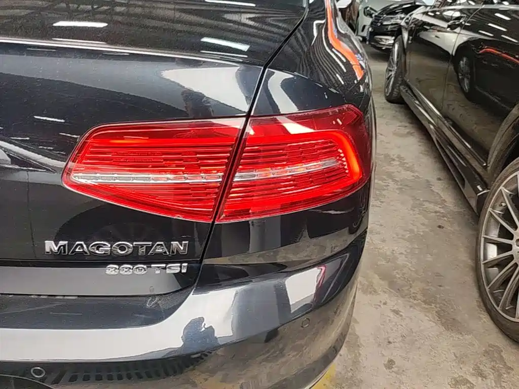 Volkswagen Magotan 2018 Facelift 330TSI DSG Luxury фото 8