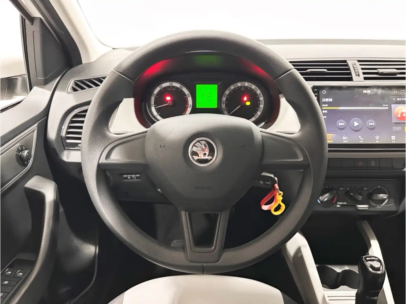 Škoda Fabia 2017 1.4L Auto Car Enjoy Edition фото 9