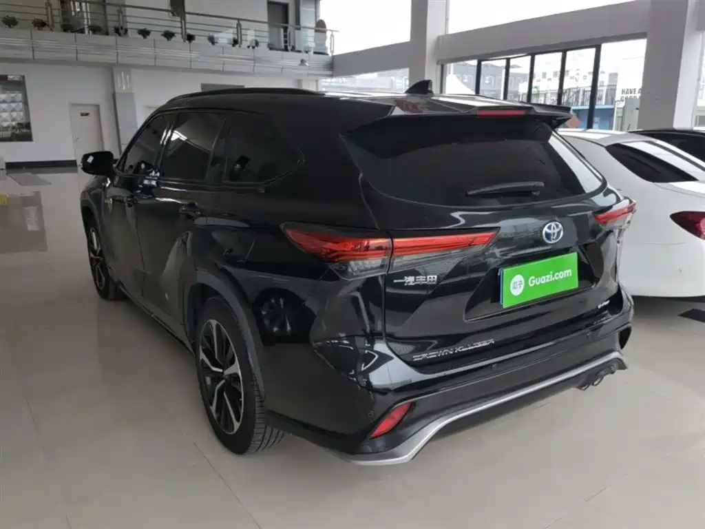 Toyota Crown Kluger 2021 2.5L HEV 4WD Luxury фото 5