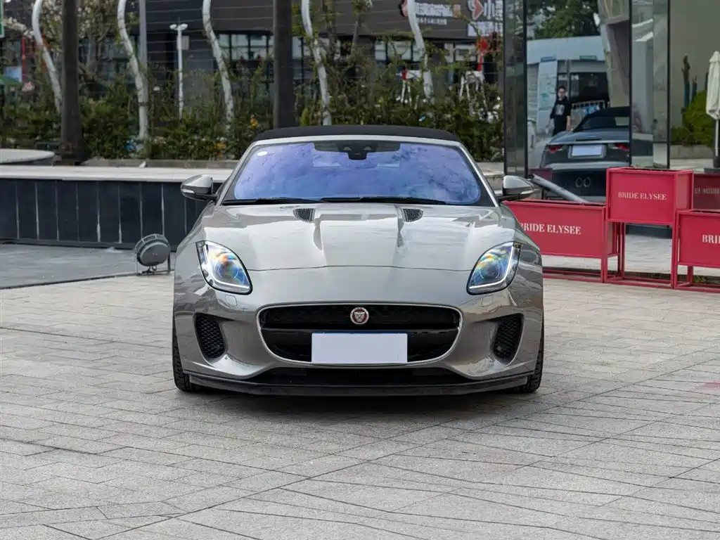 Фото 2 - Jaguar F-TYPE