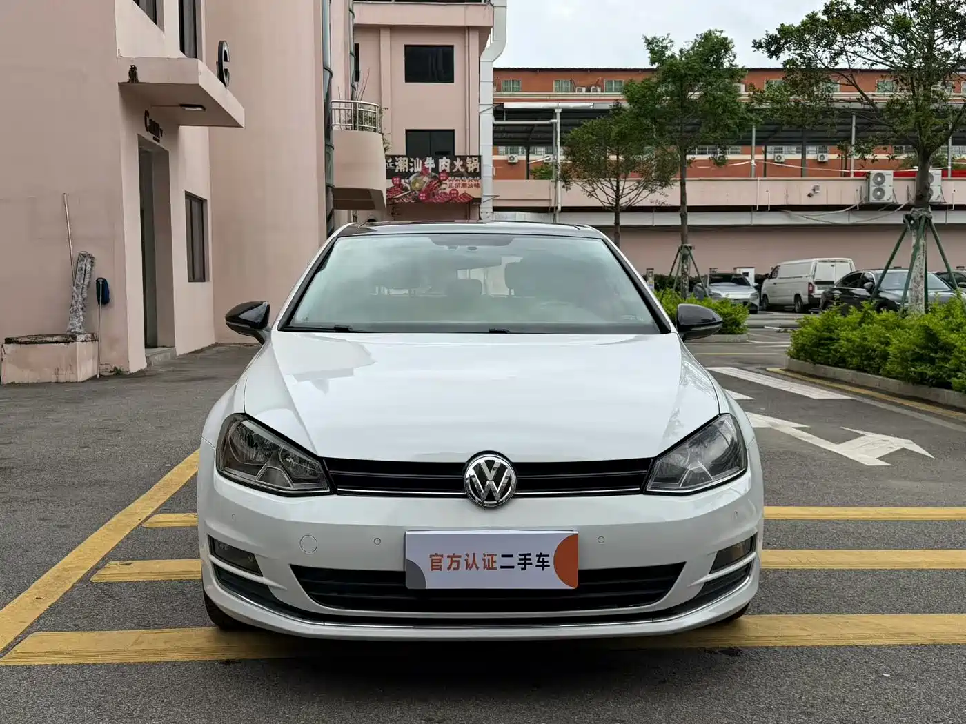 Volkswagen Golf 2017 1.6L Auto Comfort Millionth Edition фото 2