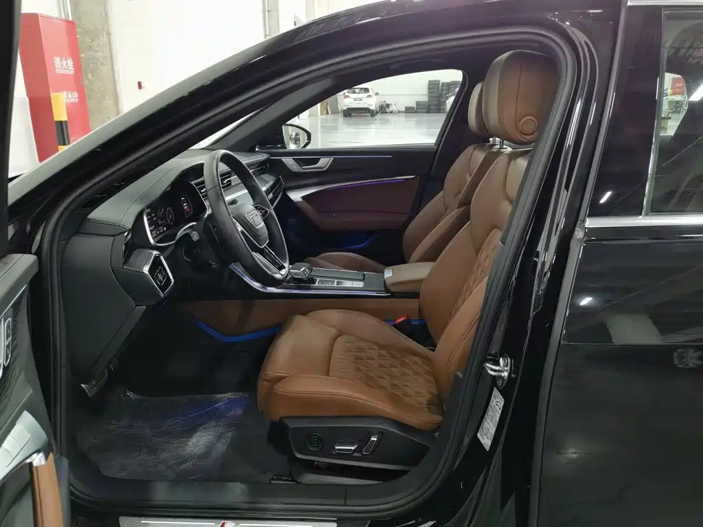 Фото 10 - Audi A6L