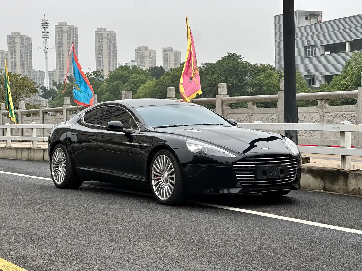 Aston Martin Rapide 2013 6.0L S фото 3
