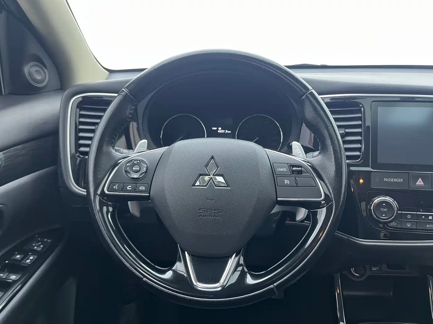 MITSUBISHI OUTLANDER
