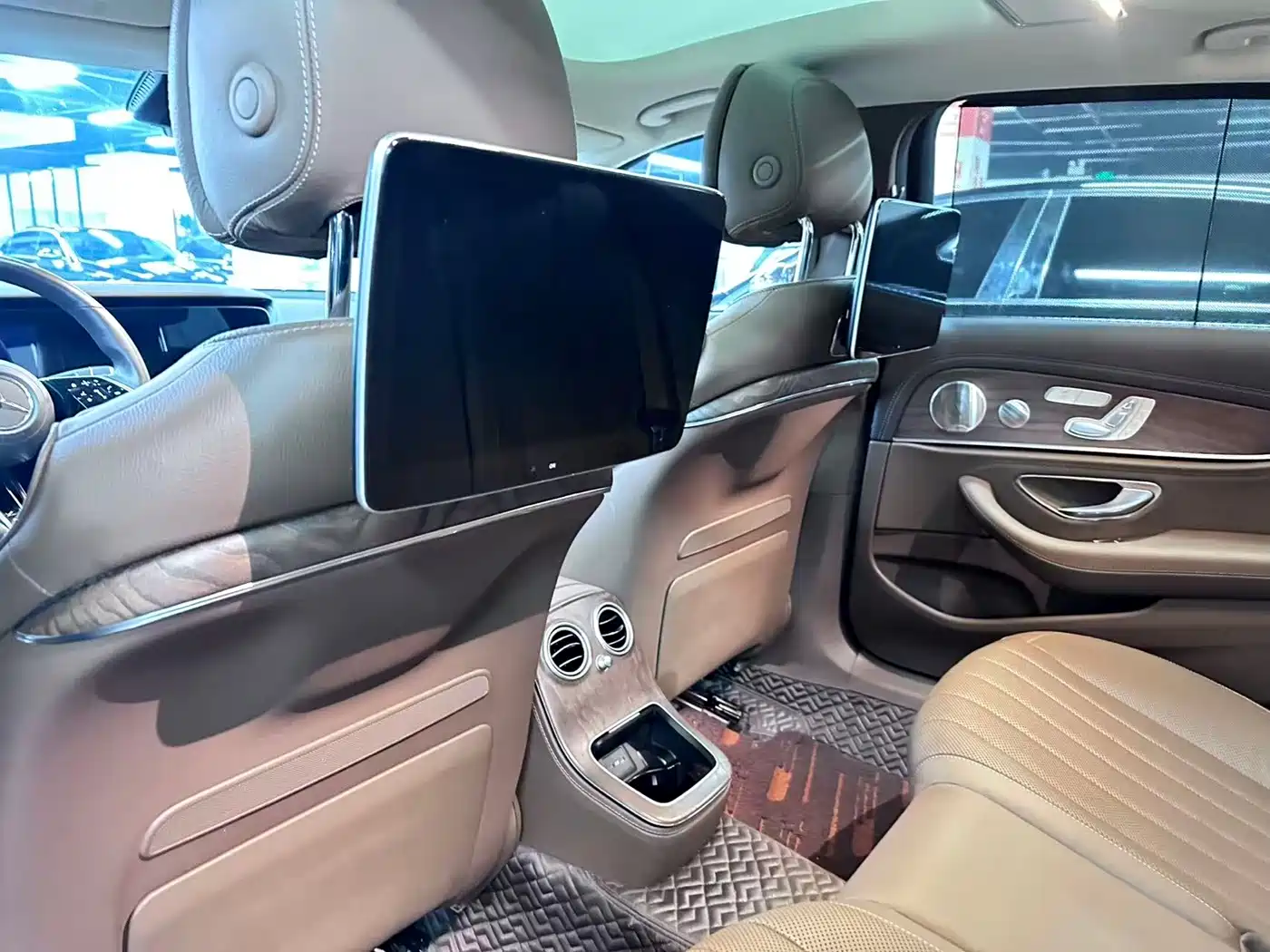 Фото 6 - Mercedes-Benz E-Class