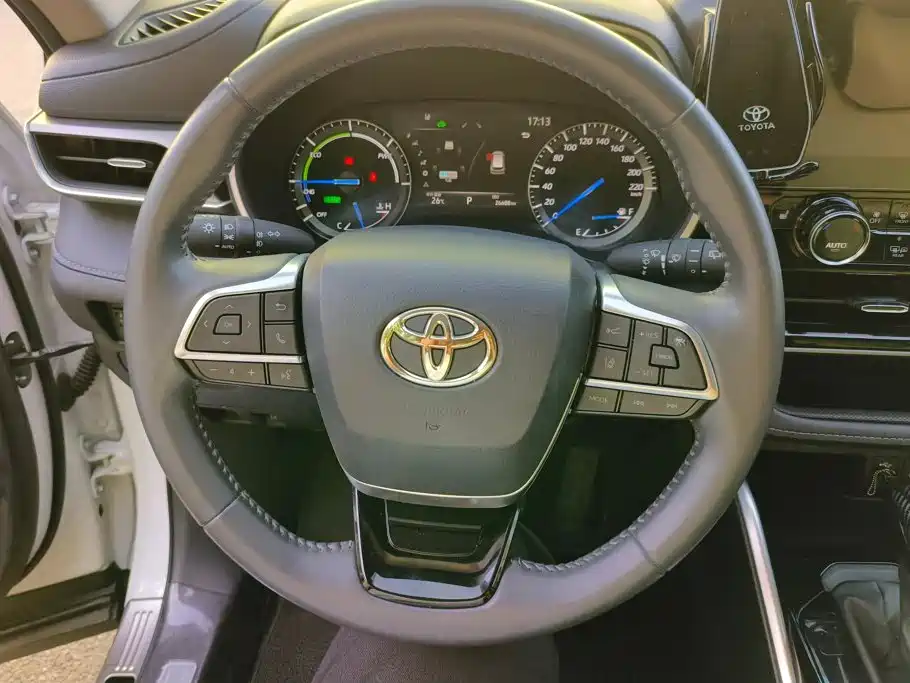Photo 15 - Toyota Highlander