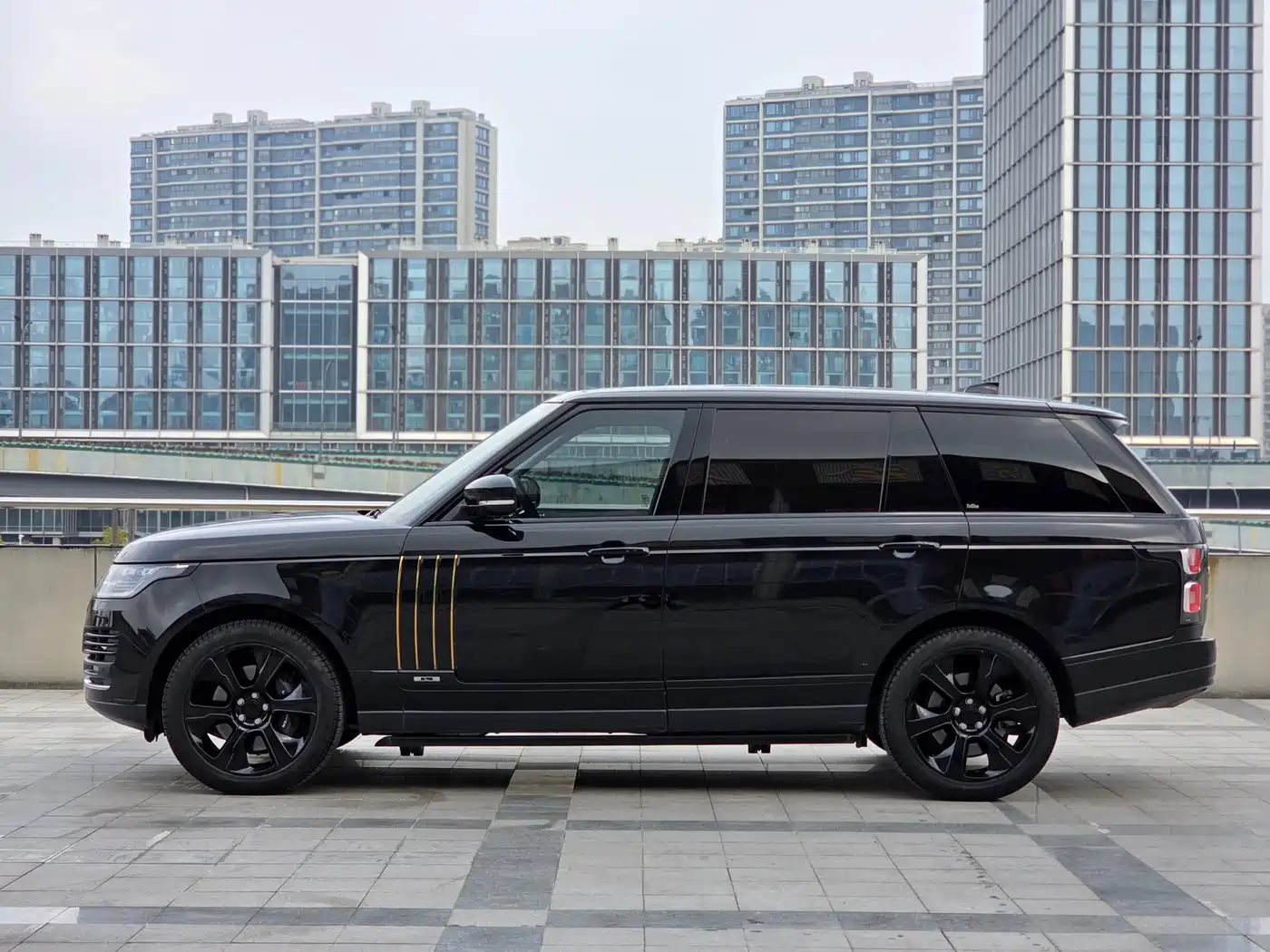 Land Rover Range Rover 2019 3.0 SC V6 Heritage Extended Edition фото 3