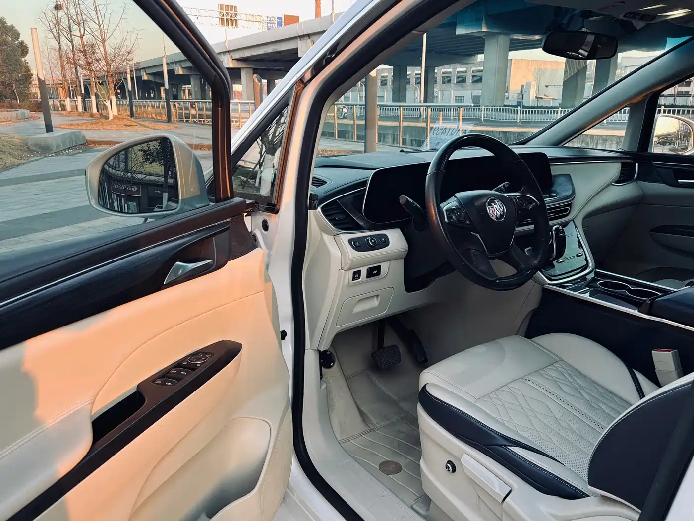 Buick GL8 2021 ES Landlord 653T Comfort фото 21
