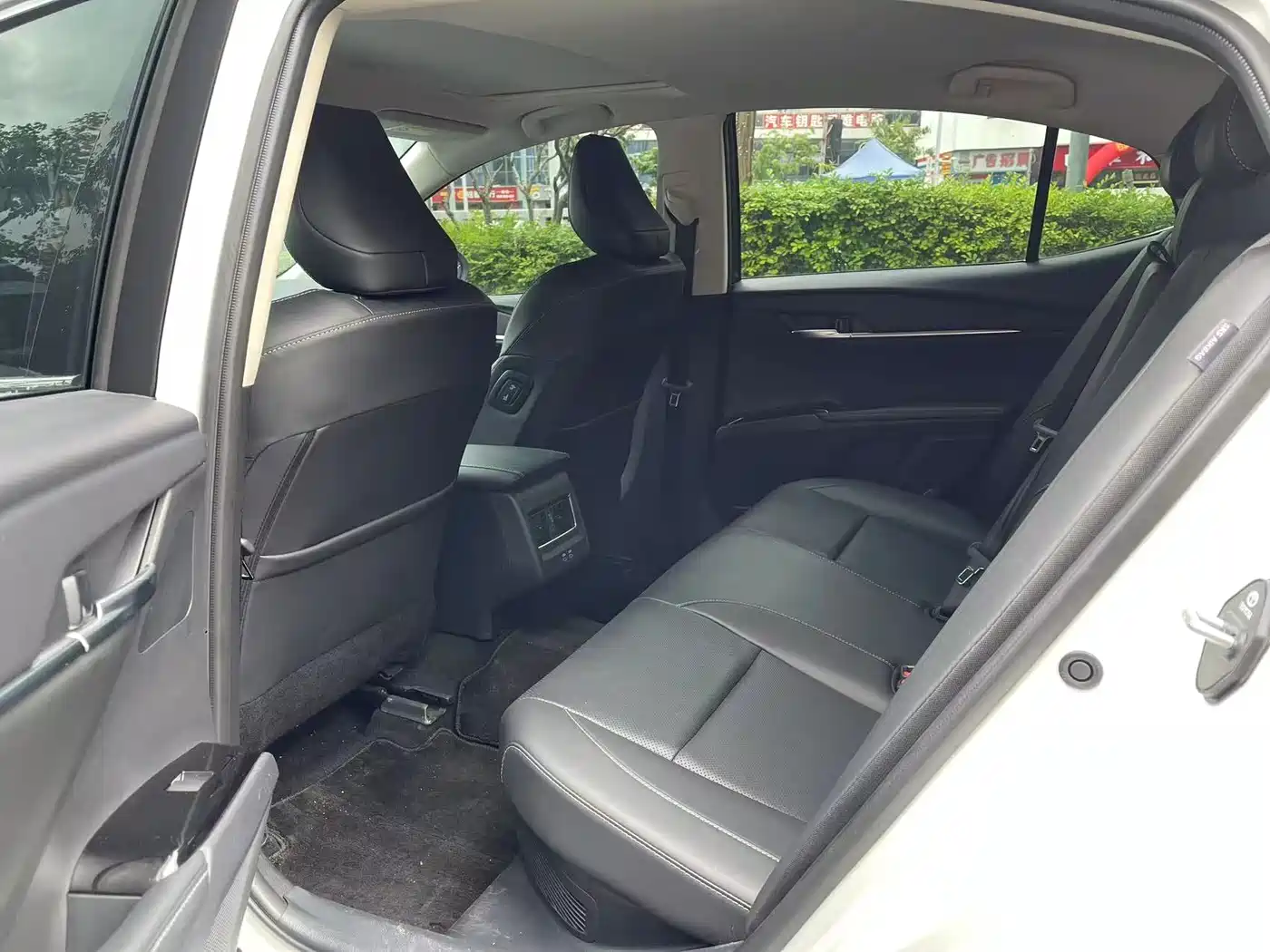 Toyota Camry 2025 Hybrid 2.0HXS Glory Edition фото 7