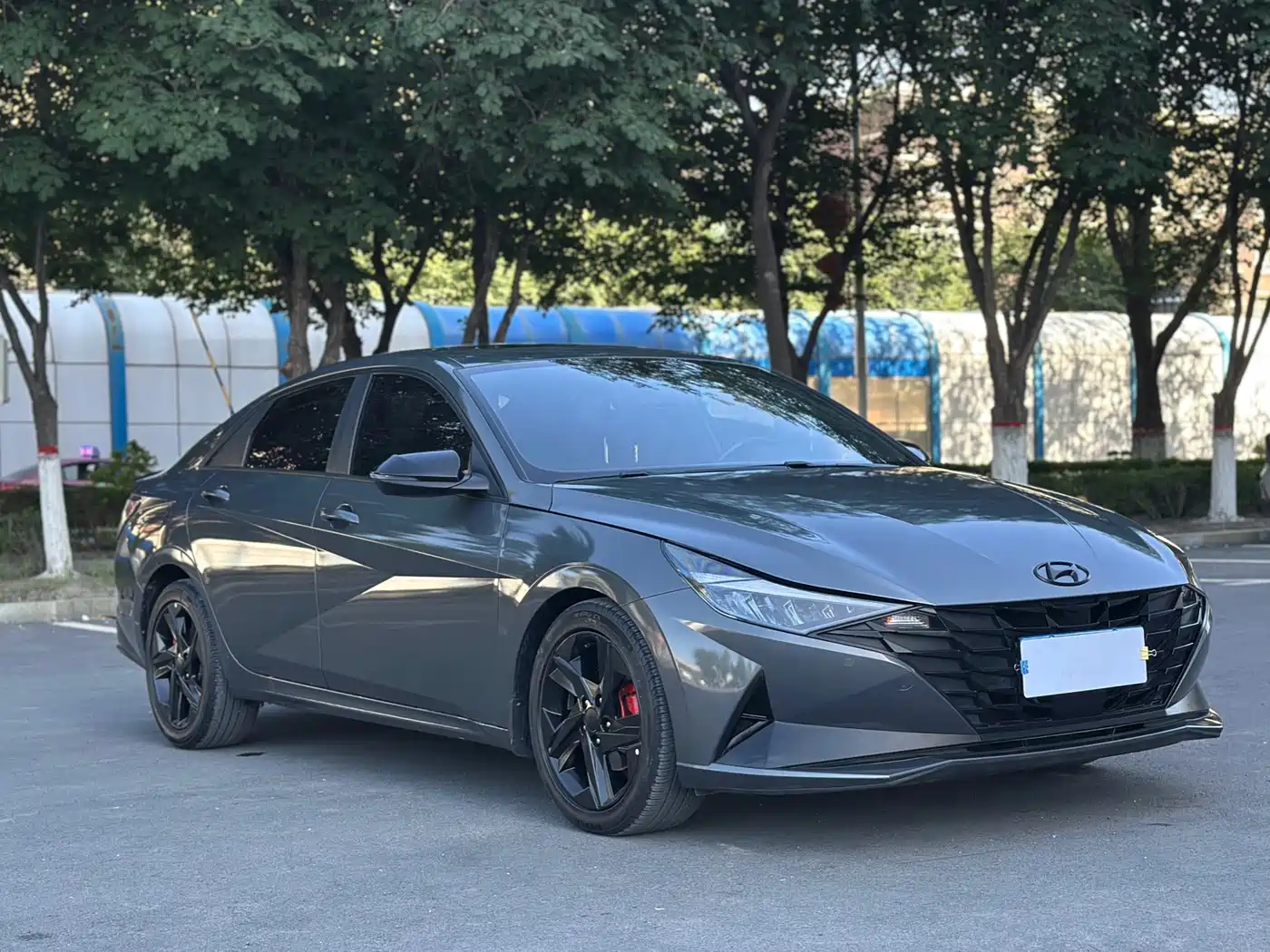 Hyundai Elantra 2022 1.5L CVT LUX Premium Edition фото 3