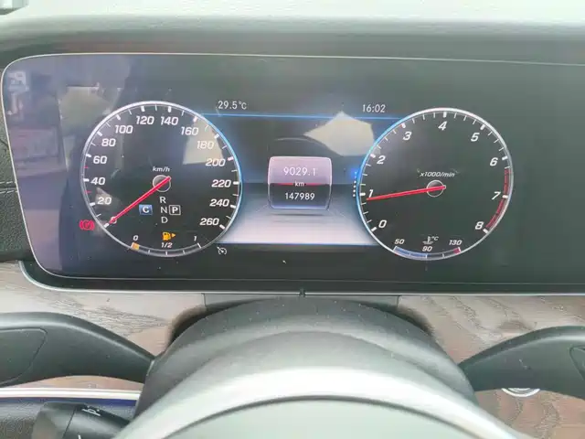 Mercedes-Benz E-Class 2019 Facelift E 300 L Luxury — фото 4