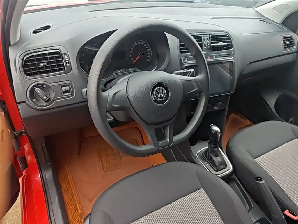 Volkswagen Polo 2018 1.5L Auto Safe Drive фото 11