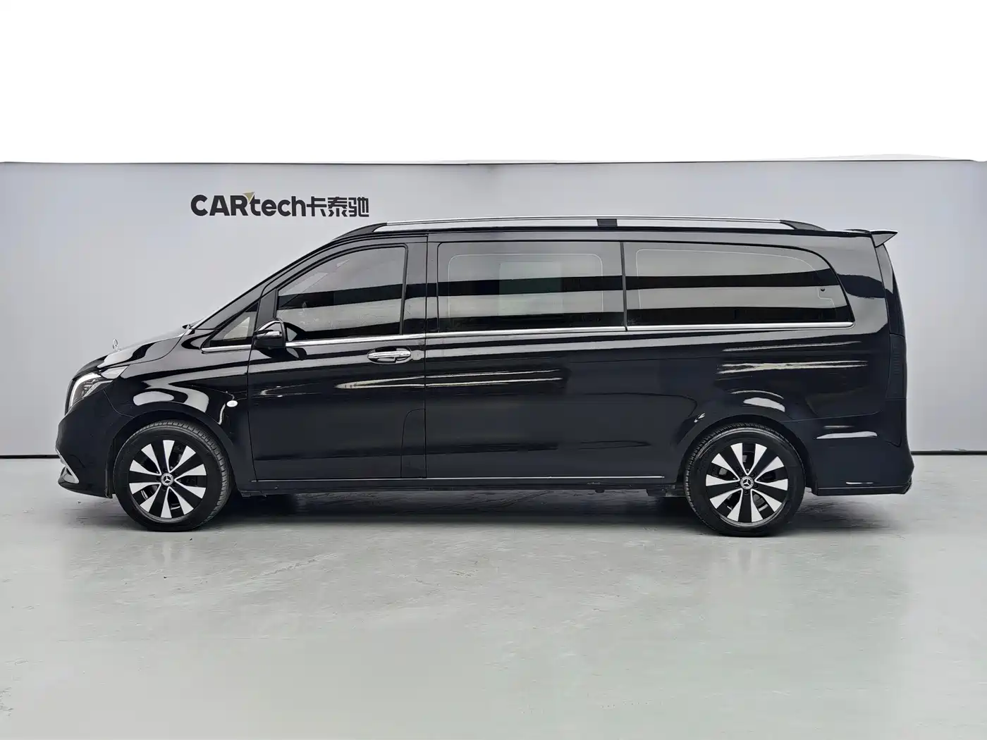 Mercedes-Benz Vito 2023 2.0T Elite 7-Seater фото 3